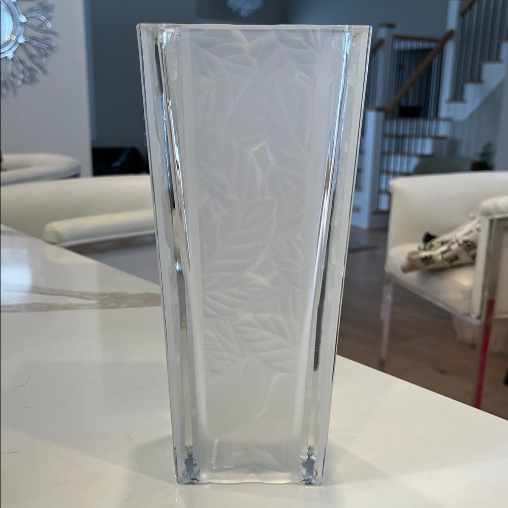 Mikasa Garden Splendour Frosted Leaf Design 9.5” Vase from Japan